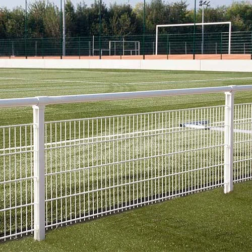 Garde-corps périphérique pour stades et terrains de grands jeux